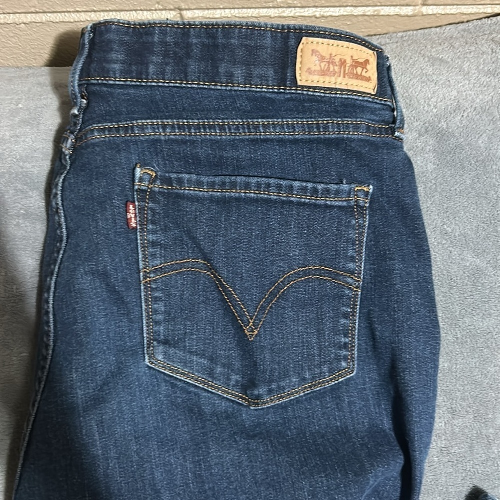 Levi’s Women’s Jeans - Picture 3 of 4